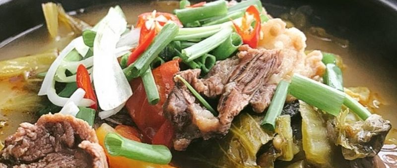 Cách nấu canh dưa chua thịt bò thanh mát, đưa cơm tại nhà